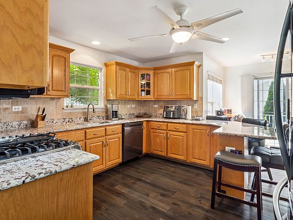3rd image of 2105 Primrose Dr