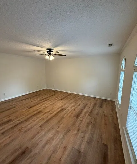 1699 W Oak Dr — Photo 4