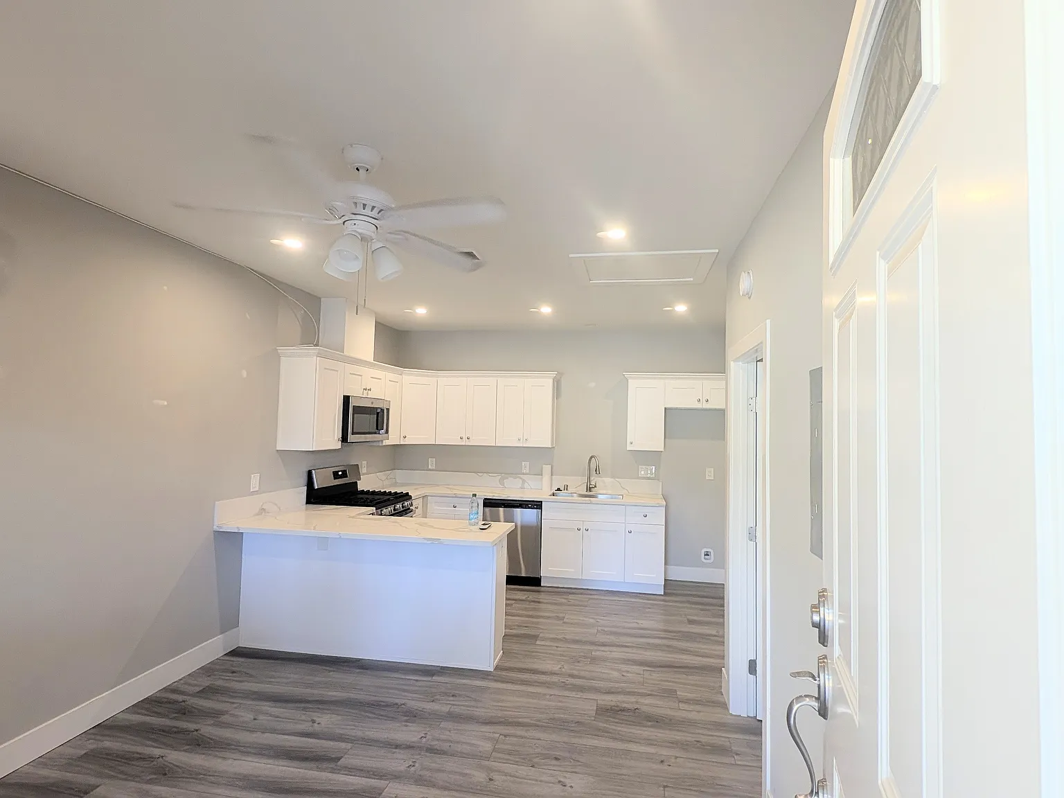 1 bed, 450 sqft, $1,800 — Photo 4