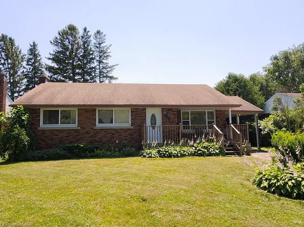 6142 Scott St, Niagara Falls, ON L2E 3B5