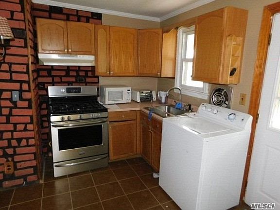 2nd image of 52 Wilson Ave