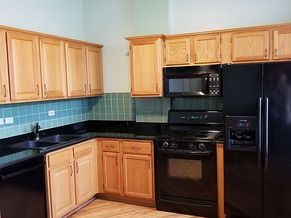 3rd image of 3435 S Prairie Ave #1