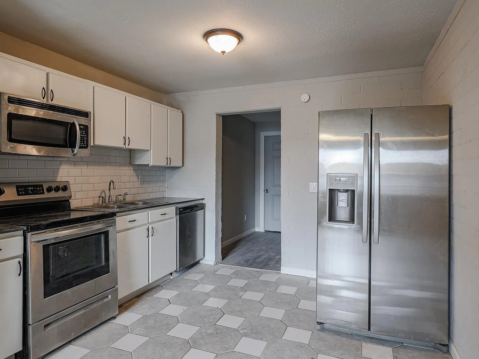 4 bed, 1277 sqft, $2,450 — Photo 4