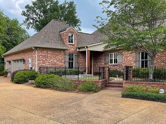 Courtyard and 3-car garage