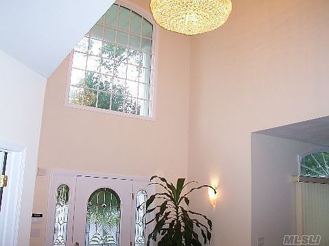 2nd image of 10 Bonnie Ln