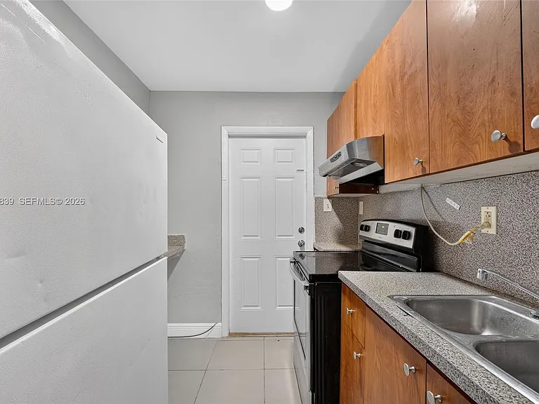 129 SE 4th Ave #4 — Photo 11