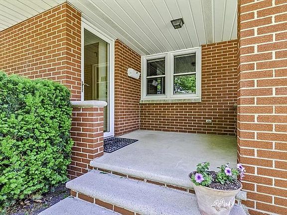 2nd image of 1513 Langlade Ave