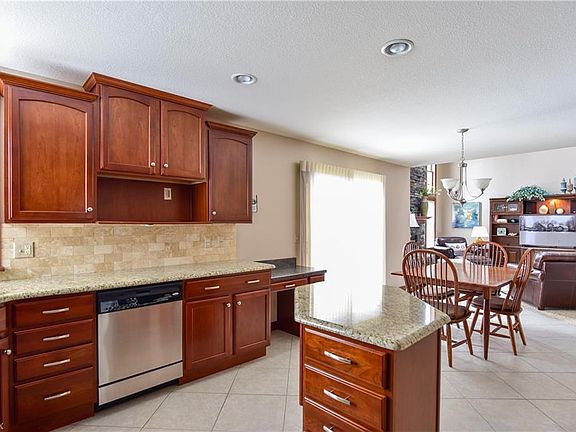 4th image of 2235 Redwood Pl