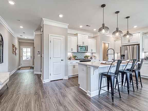 5th image of 390 Niles Ct #12