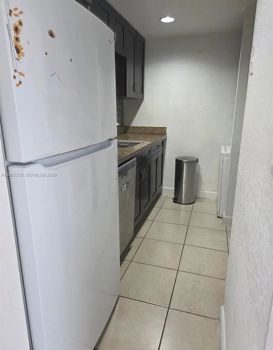 Half Moon Towers Condo — Photo 4
