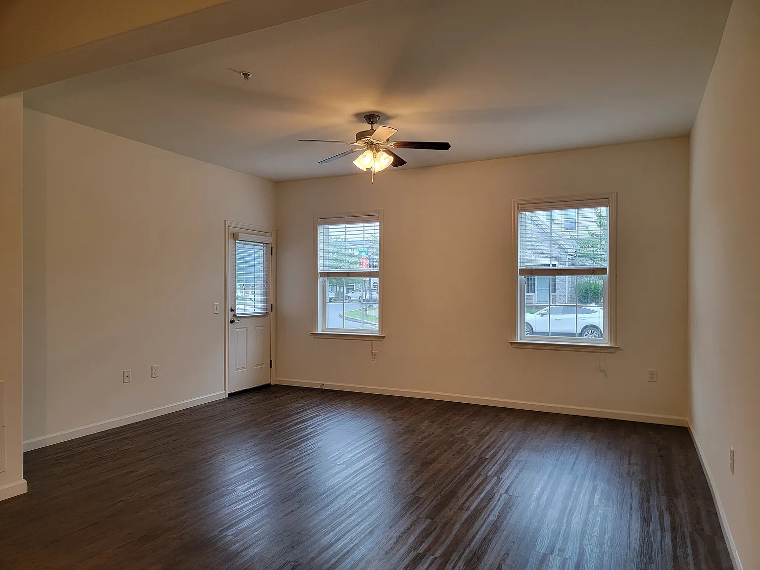 1 bed, 950 sqft, $1,595 — Photo 3