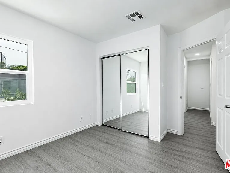 8718 Rosewood Ave — Photo 32