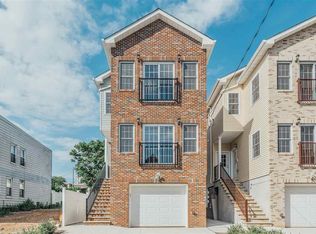 41 W 18th St, Bayonne, NJ 07002