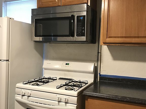 3rd image of 1013 1/2 Elm Ave APT D