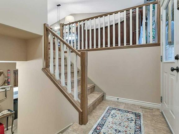 4th image of 52 W Irving Cres