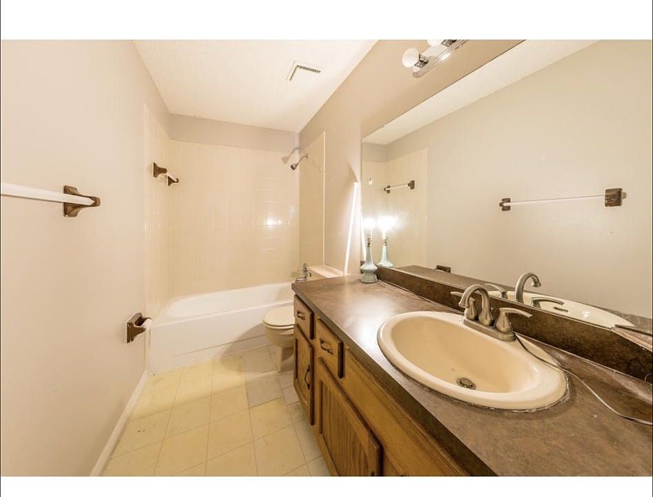 1st image of 2013 E Barlington Dr