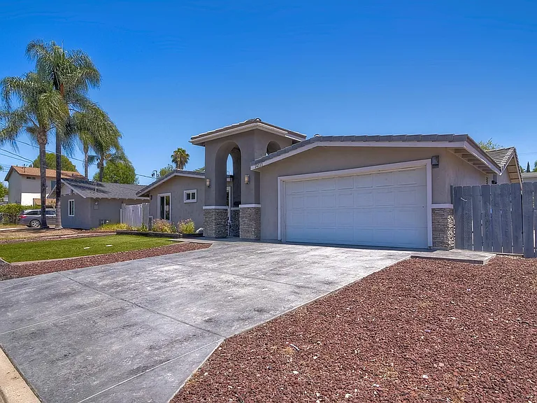 14111 Powers Rd — Photo 2