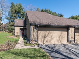 405 Bromley Pl #A, Wyckoff, NJ 07481