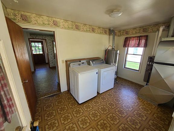 4th image of 4221 Vine St