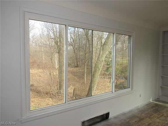 4th image of 4695 Linda Ln