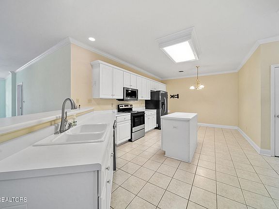 5th image of 211 Fordham Way