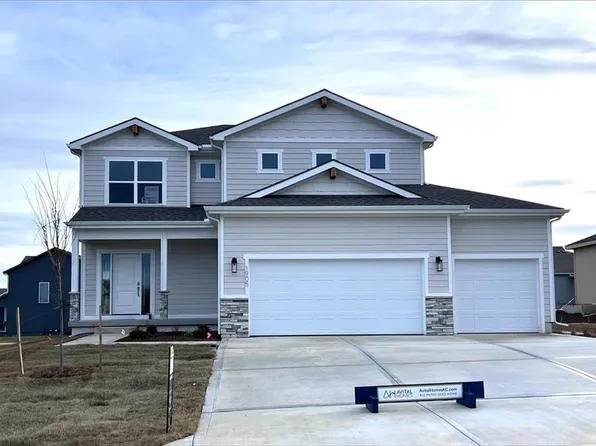 1905 SW Hightown Dr, Lees Summit, MO 64082