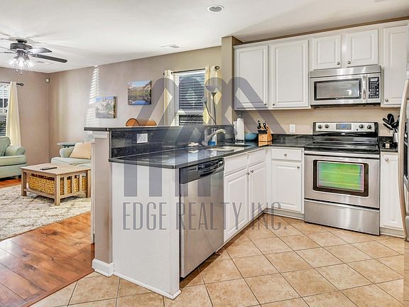 5th image of 453 Lions Den Dr