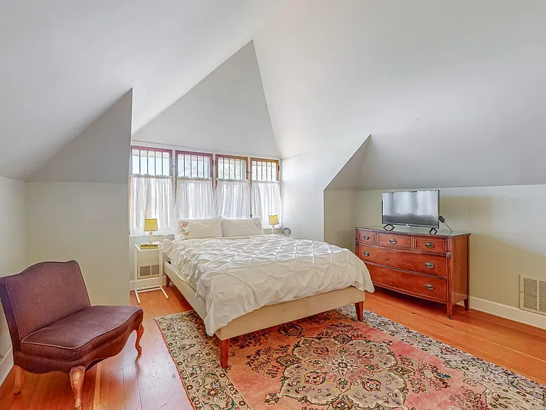 115 Elm St NE — Photo 21