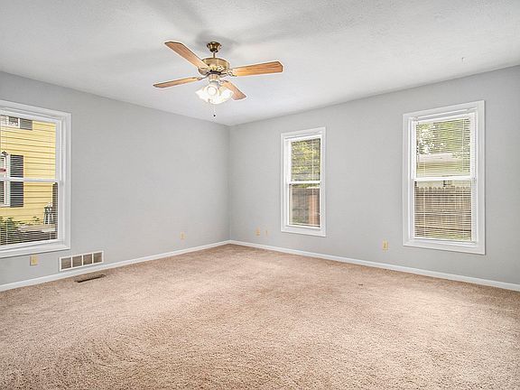 2nd image of 946 S 35th St