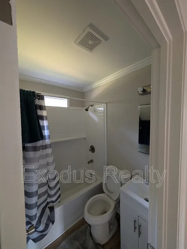 2 bed, 1.0 bath, $1,200 — Photo 3