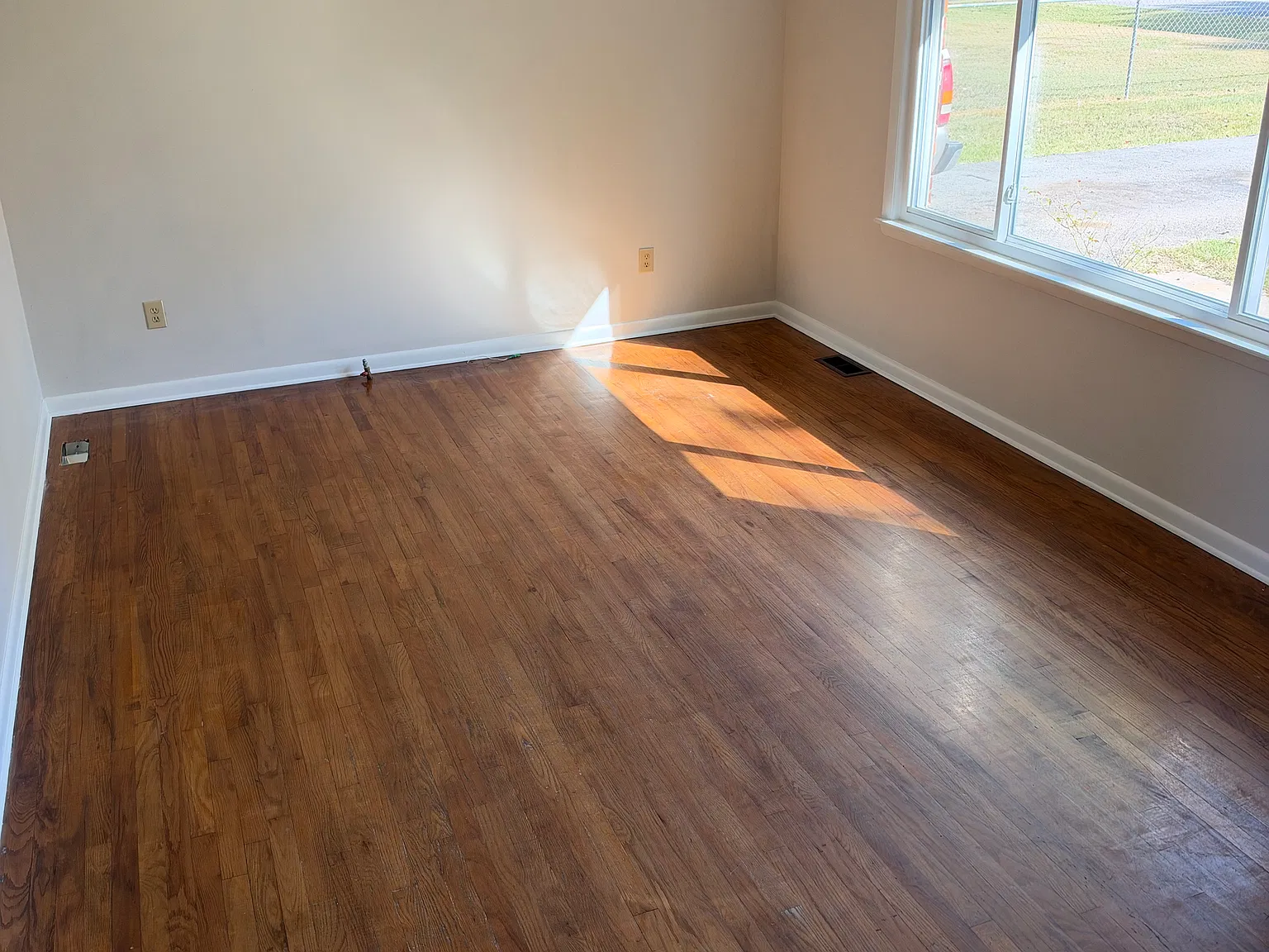 3 bed, $1,400 — Photo 3