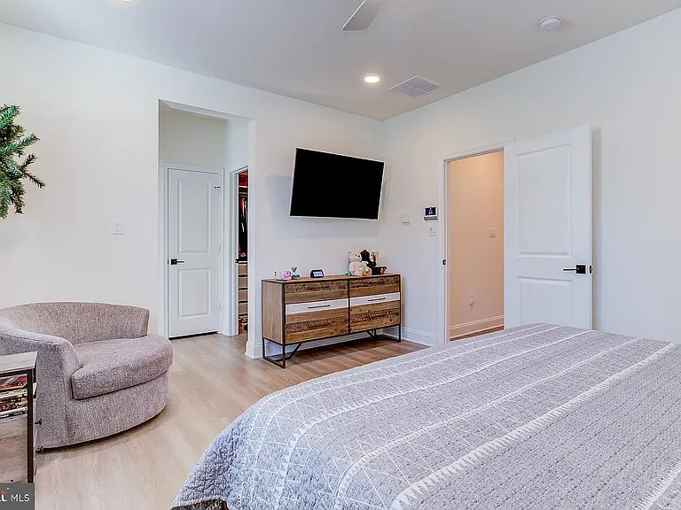 249 Grove View Dr — Photo 9