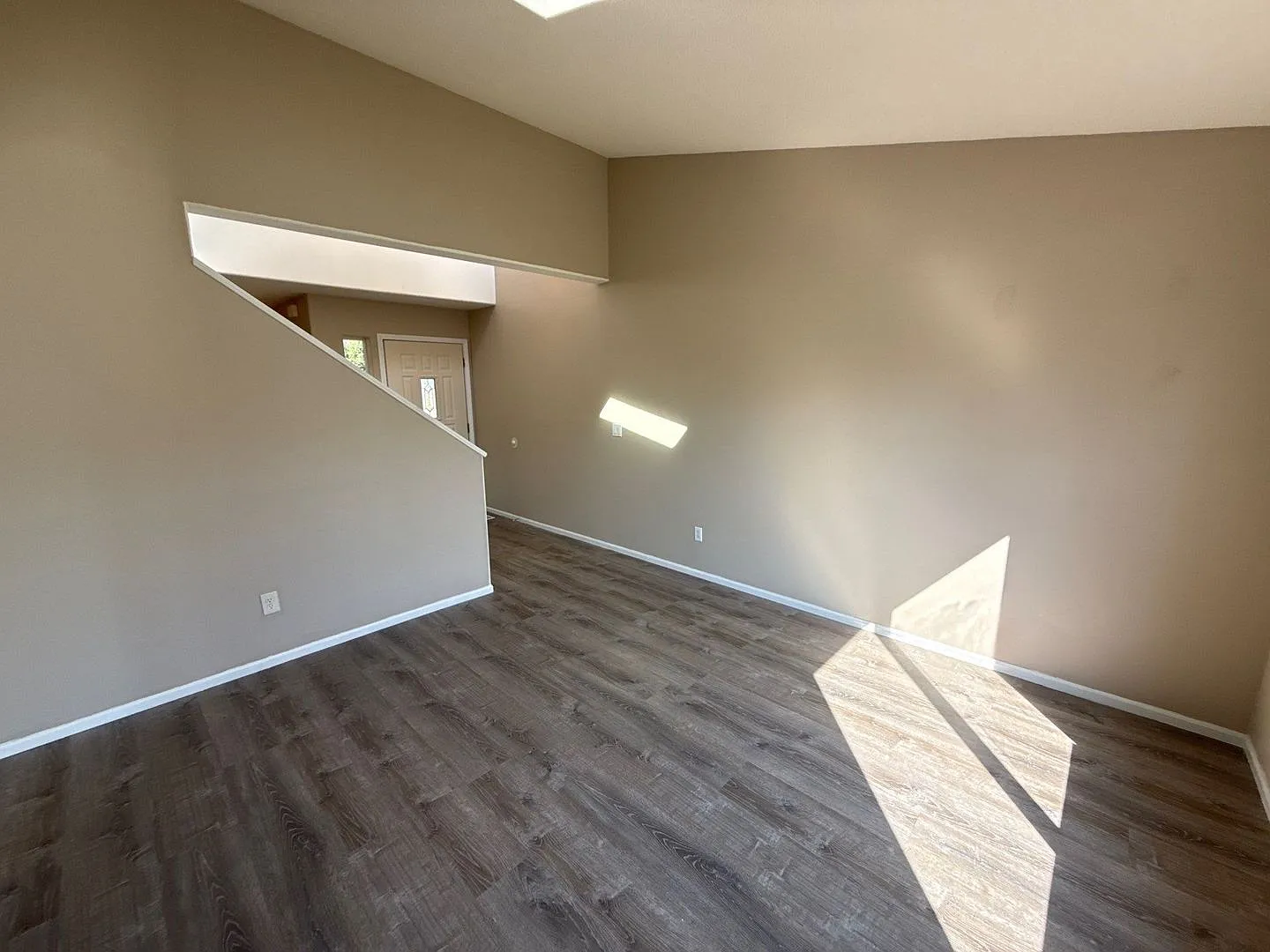 3 bed, 2.5 bath, 1694 sqft, $2,445 — Photo 4