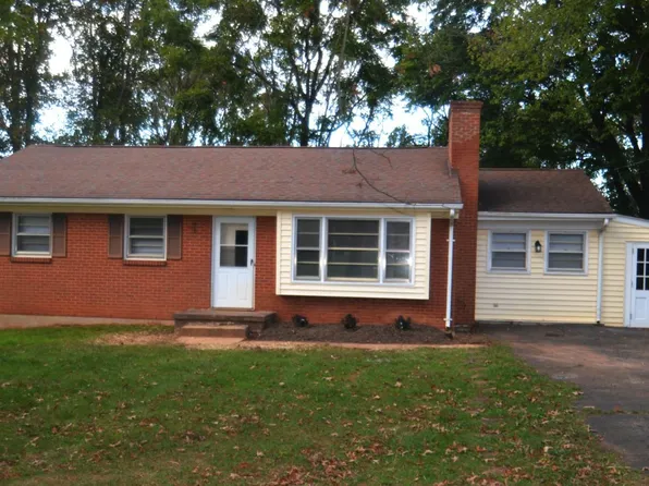 197 Hilltop Dr, Madison Heights, VA 24572