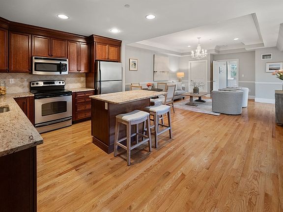 3rd image of 12 Russell Rd Unit 404