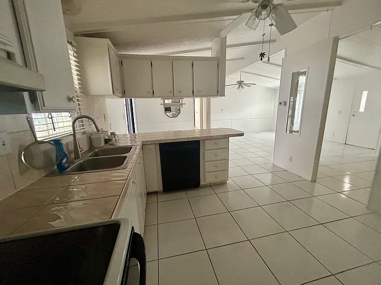 130 Grassy Key Ln — Photo 6