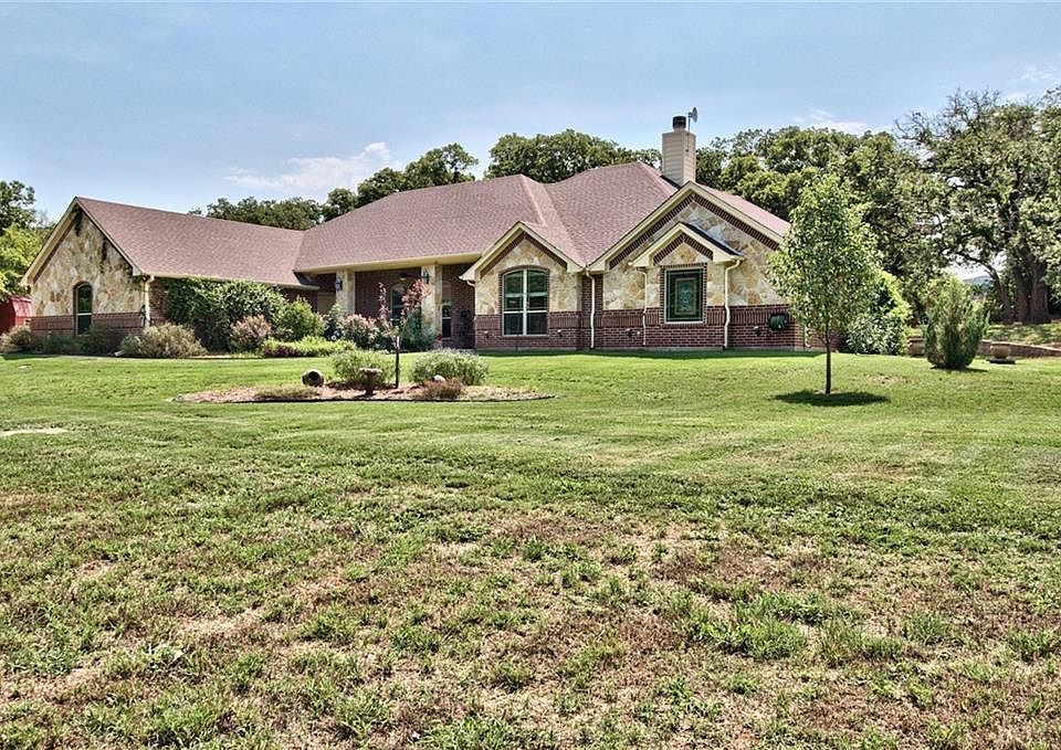 1st image of 107 Sunny Oaks Ct