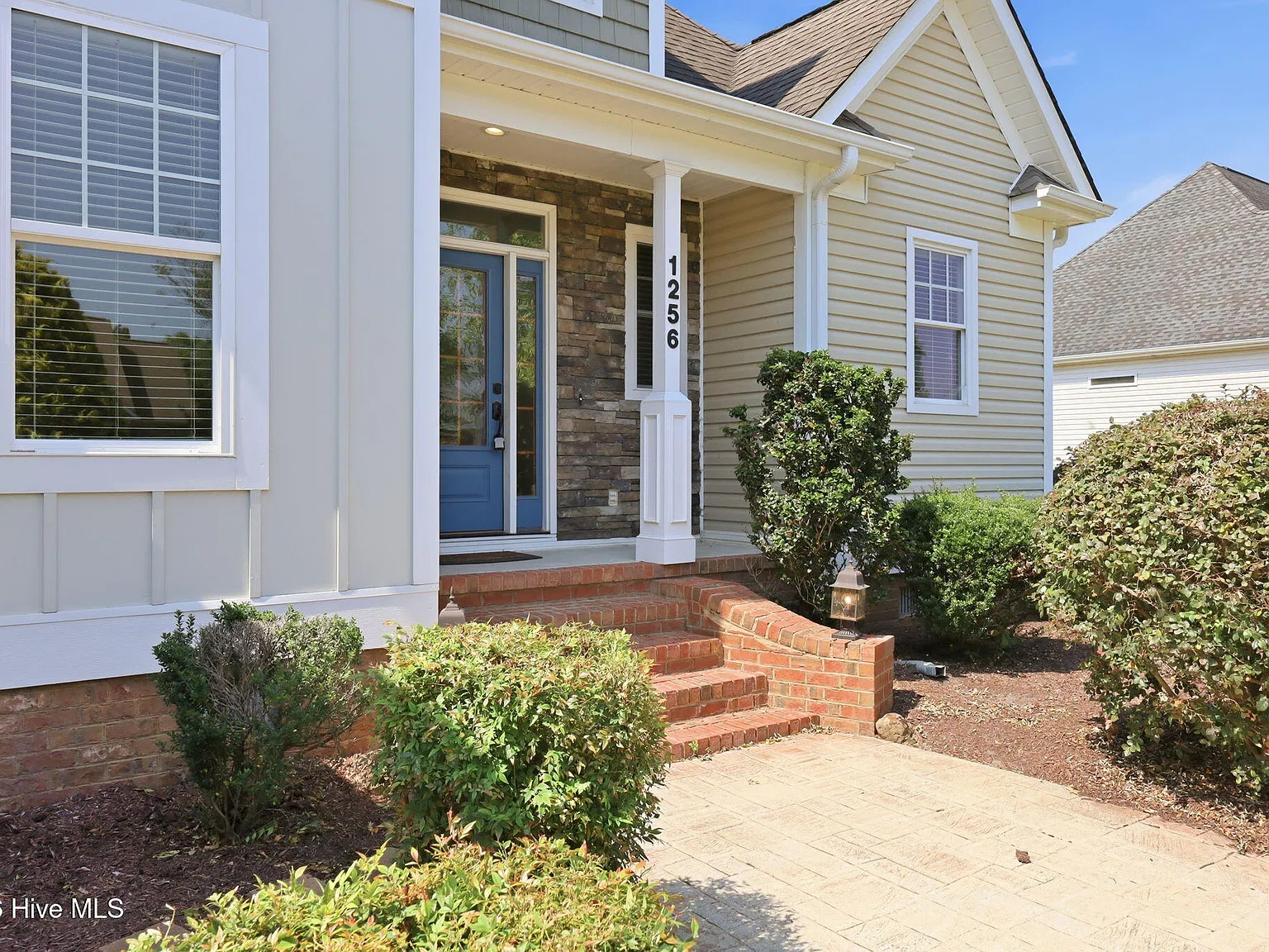 4 bed, 4.0 bath, 3029 sqft, $2,600 — Photo 3