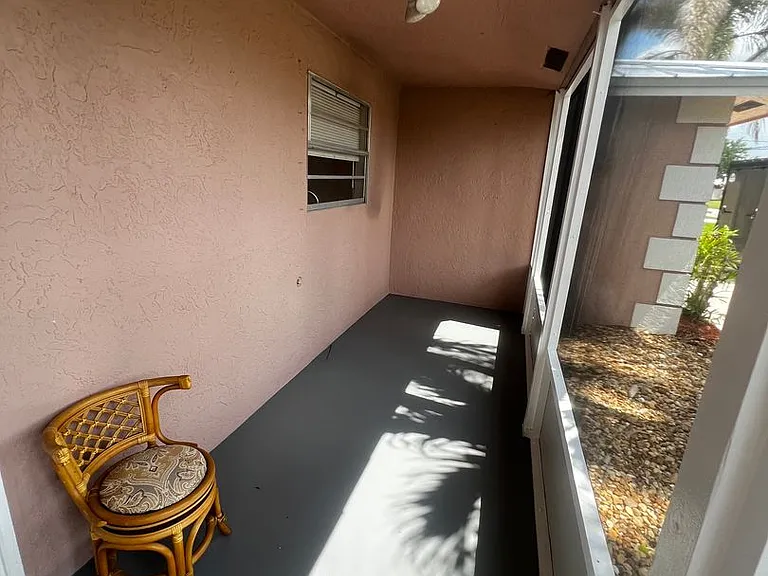 173 SE Fallon Dr — Photo 4