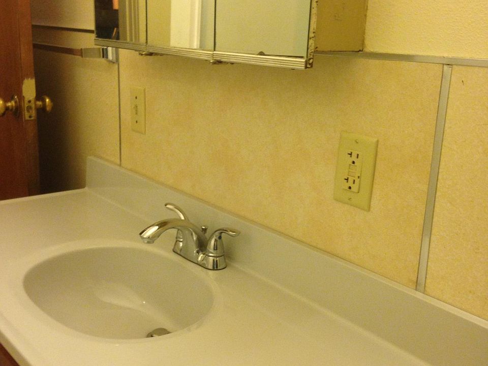 1st image of 124 Ford St APT A