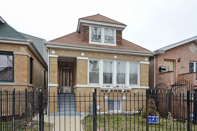 4856 W Homer St photo 1