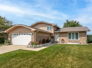 717 Roof Ave, Romeoville, IL 60446