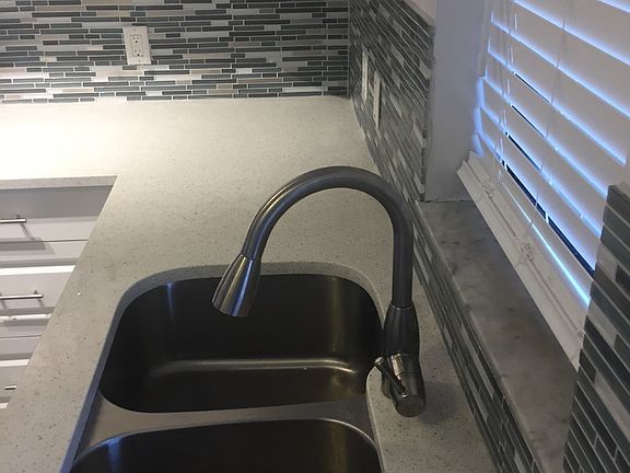 3rd image of 617 Ixoria Ave APT 21