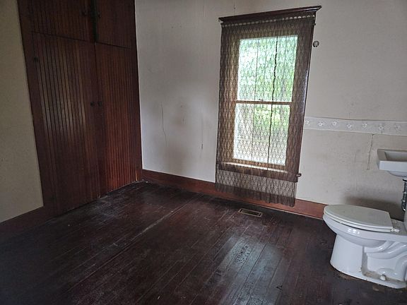 5th image of 710 Saint Lawrence St