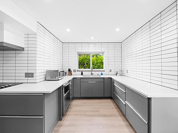 2nd image of 3404 SE 3rd Court