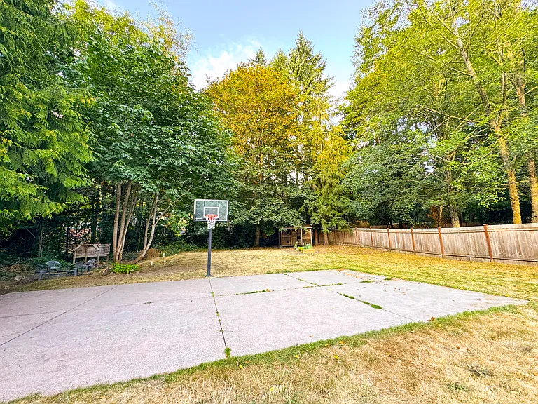 6832 Townsend Ln NE — Photo 46