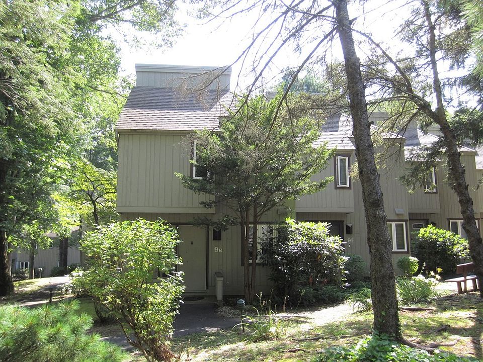 1st image of 9 Talcott Gln