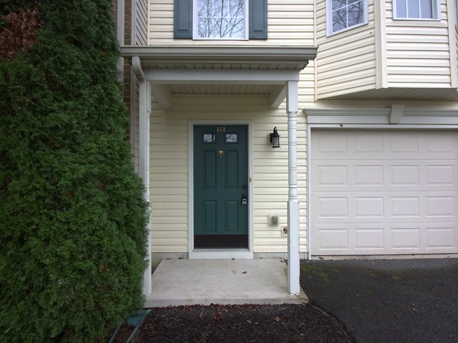 3 bed, 2.5 bath, 2150 sqft, $1,700 — Photo 2