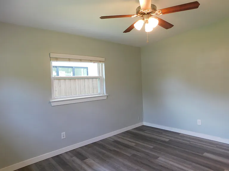 2252 Howard Dr — Photo 24