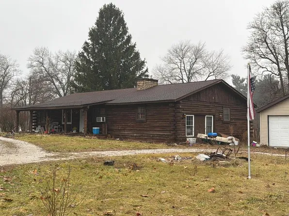 8163 N Seminole Pl, Walkerton, IN 46574